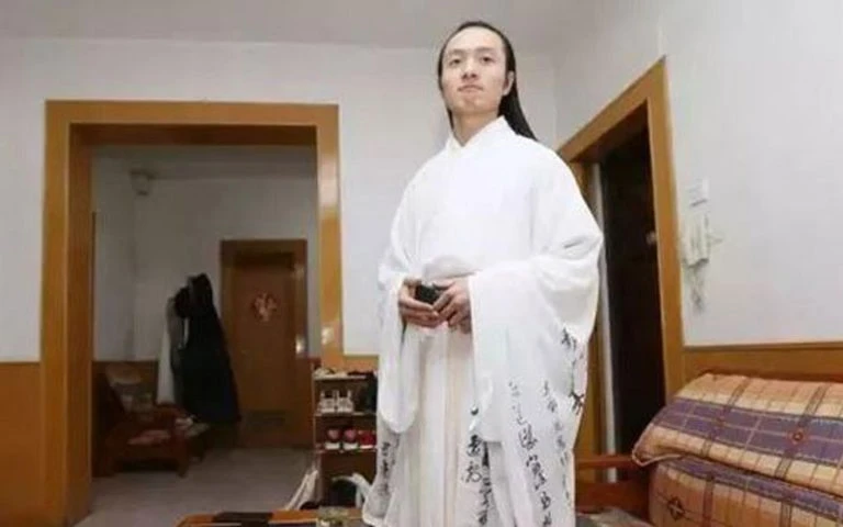 A Men Wear Hanfu for 8 Years