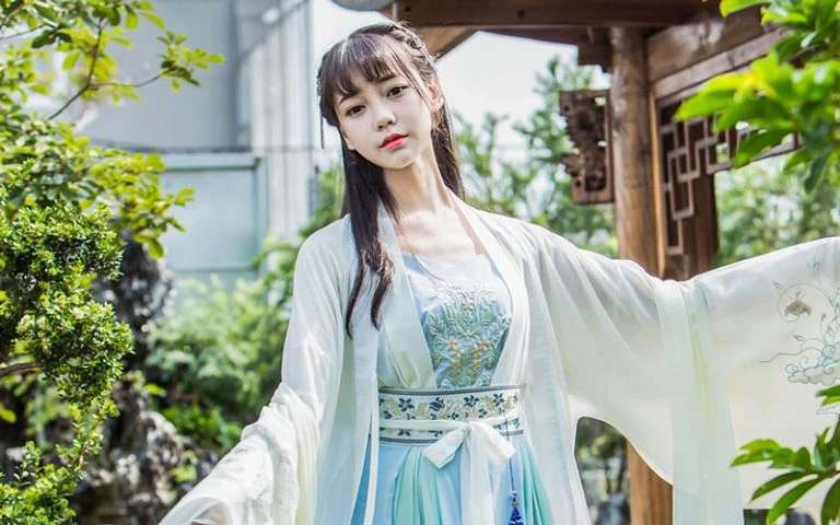 What is the basis of a set of Hanfu