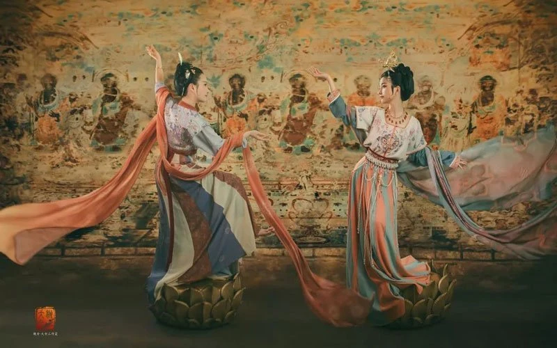 Traditional murals meet Chinese costumes