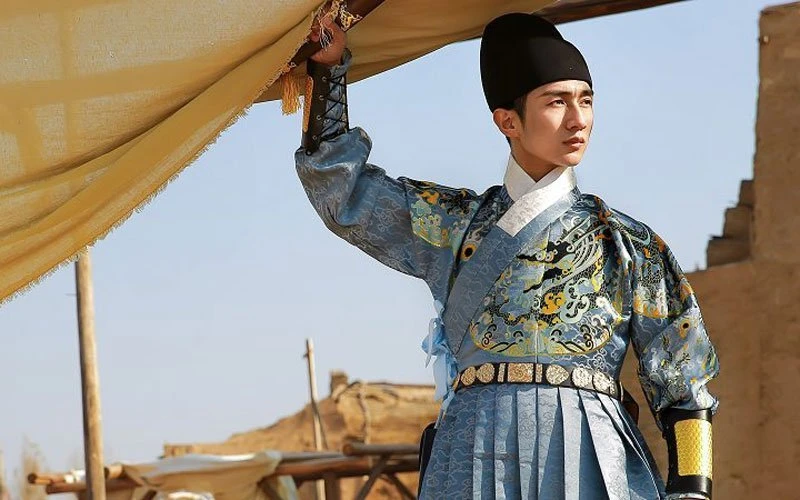 You Need a Flying Fish Robe to Become a Knight-errant