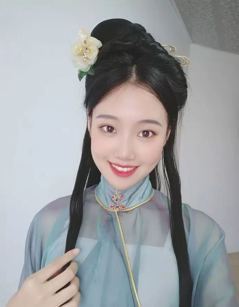 Hairstyle Tutorial for Traditional Chinese Hanfu Dress