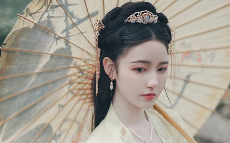 Hairstyle Tutorial for Traditional Chinese Hanfu Dress
