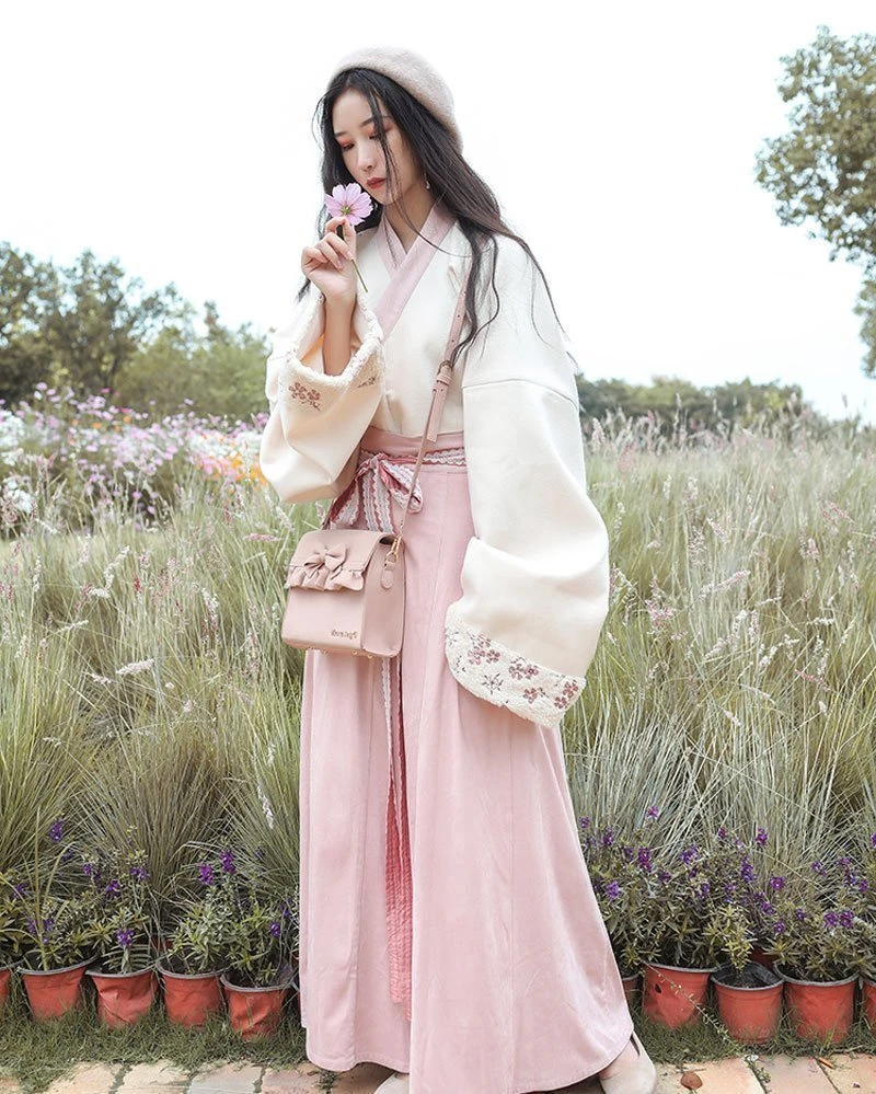 3 Tips of Wei Jin Hanfu, New Style of Street Fashion