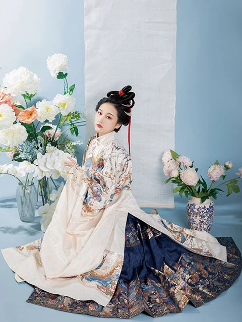 4 Secrets about Hanfu Ma Mian Qun