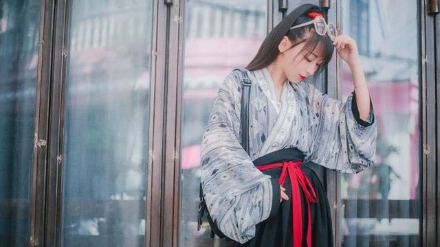 Modern Hanfu clothing
