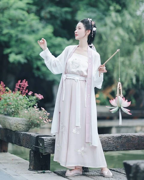 History of Traditional Chinese Attire - Beizi