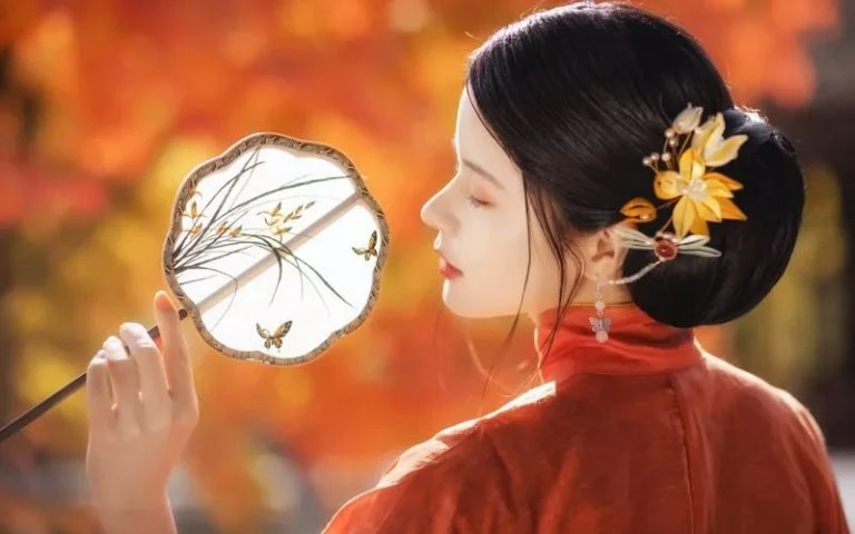 Glimpse | Hanfu Ming-style Girl