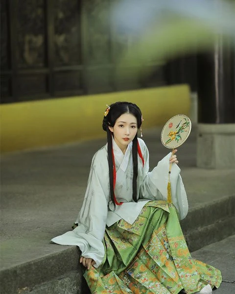 How to Choose Hanfu in Spring