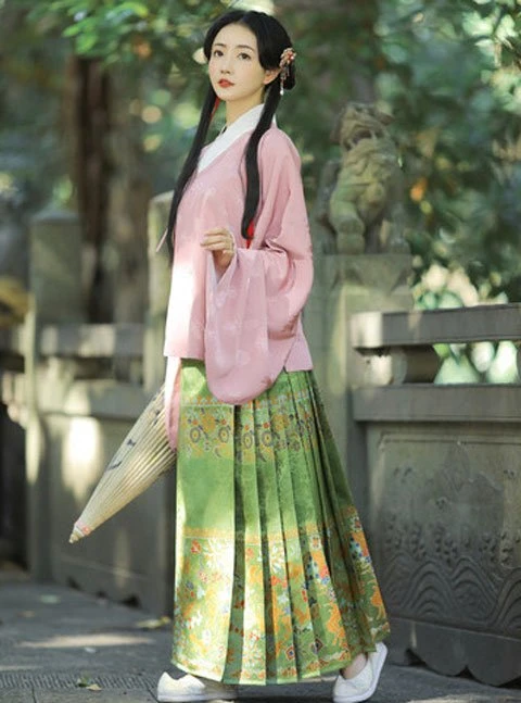 How to Choose Hanfu in Spring