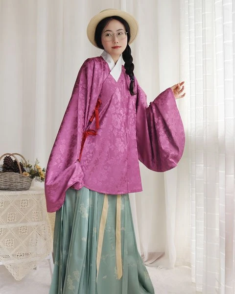 How to Choose Hanfu in Spring