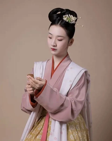 How to Take Hanfu Picture Easily at Home?