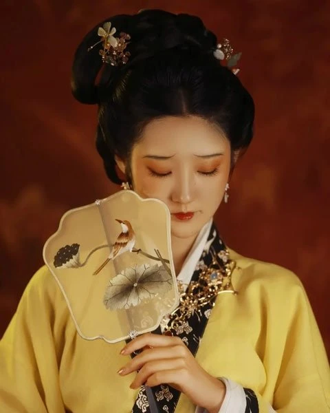 How to Take Hanfu Picture Easily at Home?