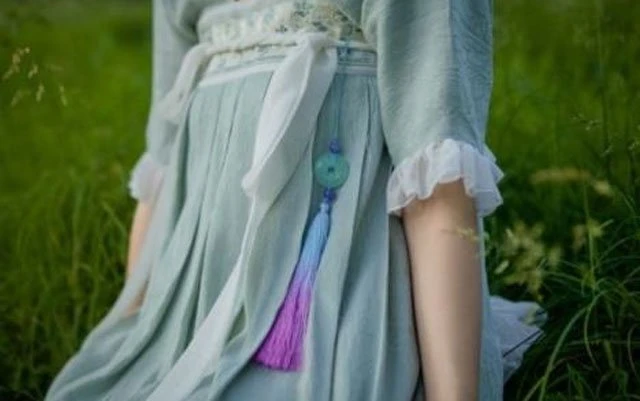 Why is wearing jade pendant popular in ancient times?