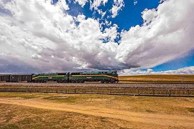 How to Travel by Train from Shanghai to Tibet