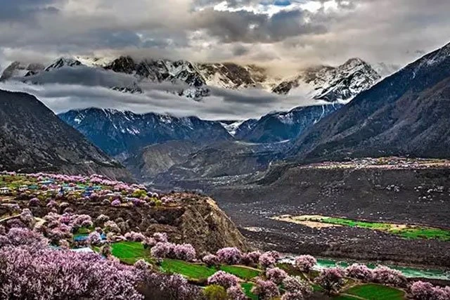 How to Travel by Train from Shanghai to Tibet