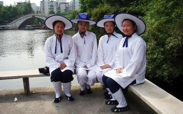 What is Taoist Clothing?