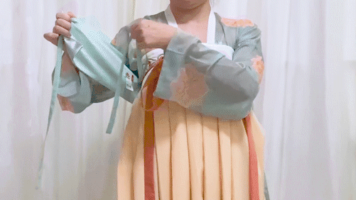 Hanfu Dressing Tutorial - How to Wear a Hezi