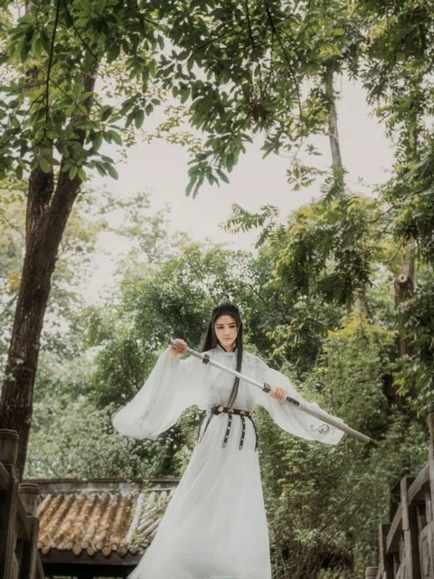 Hanfu Photography - 5 Martial Arts Style Photo Poses