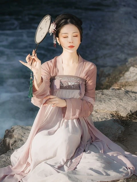 How Can Han Fu Culture Be More Adapted To Modern Society?
