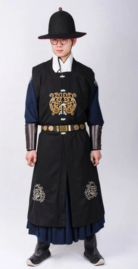 How do Men to Pick the Right Chinese Tunic Style?