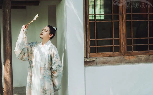 How do Men to Pick the Right Chinese Tunic Style?