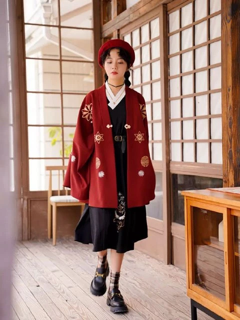 How to Chose Pretty Chinese New Year Traditional Clothing for Festival