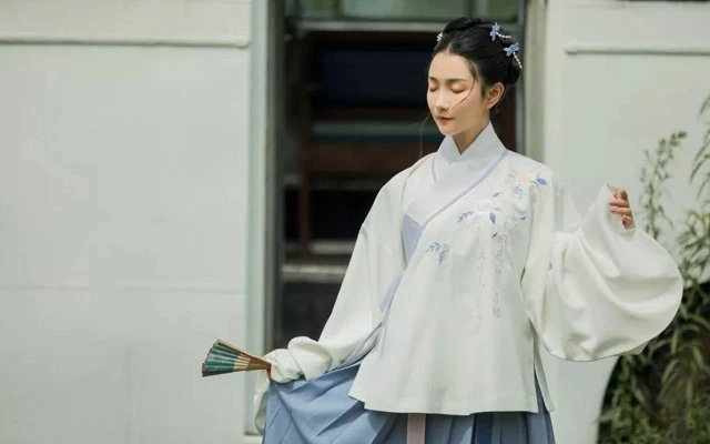 How to Take Care of Your Hanfu (Clean & Storage)