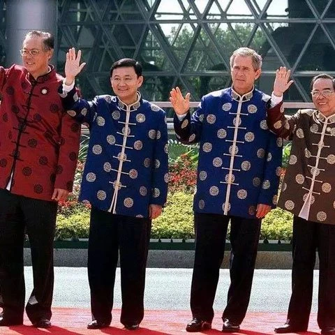 Traditional Chinese Dragon Boat Festival and Revival of Ancient Chinese Clothing
