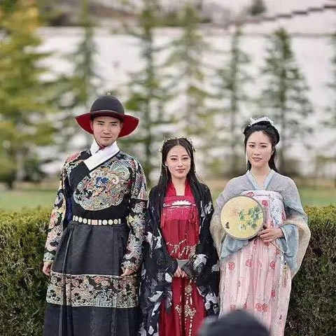Traditional Chinese Dragon Boat Festival and Revival of Ancient Chinese Clothing