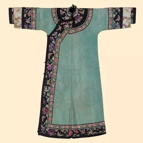 Traditional Chinese Dragon Boat Festival and Revival of Ancient Chinese Clothing