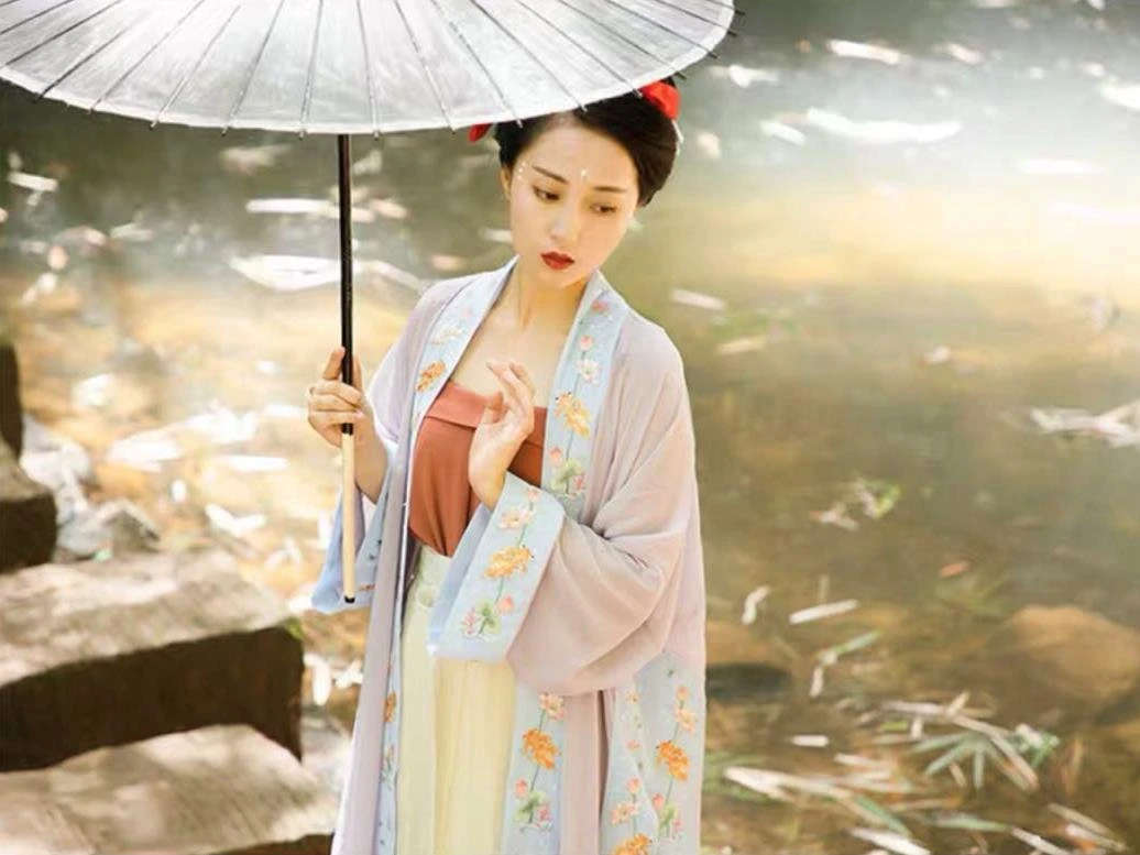 Which Attractive Girl's Chinese Tunic is Worth Buying?