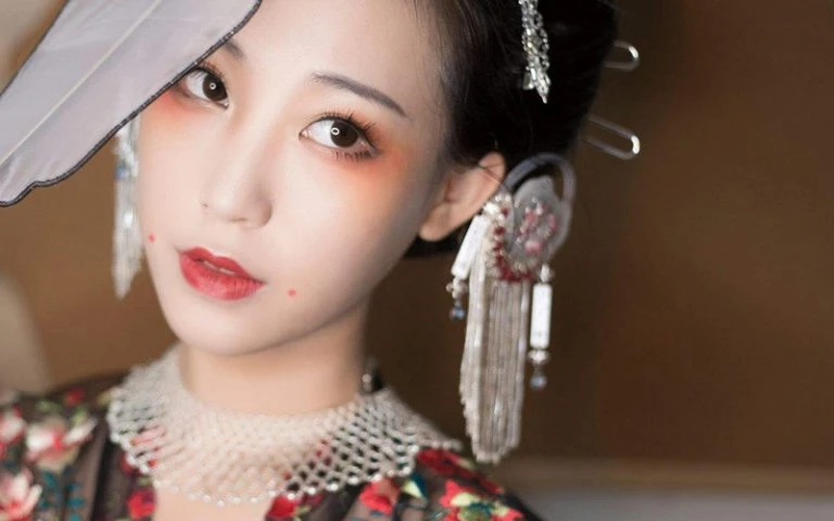 2020 Beautiful Makeup Tutorials for Ancient Chinese Dresses