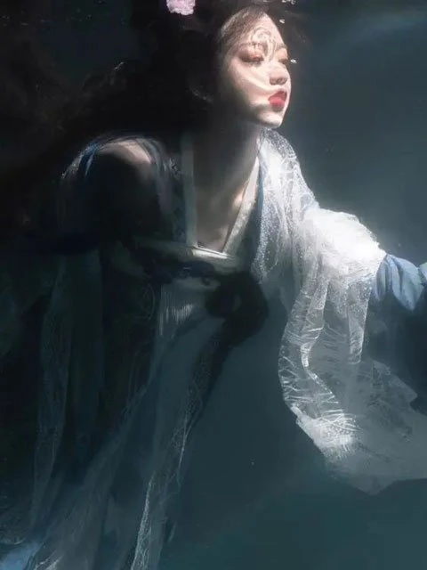 Fancy Hanfu Photography Underwater