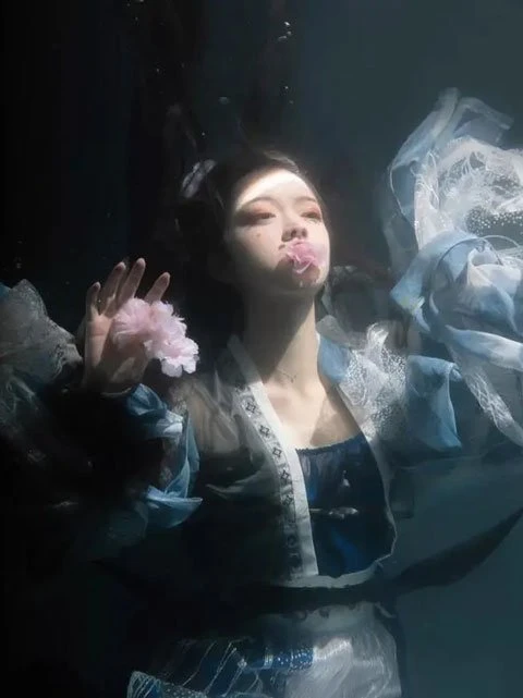 Fancy Hanfu Photography Underwater