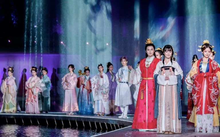 Chinese Hanfu Industry - Changing & Get Better