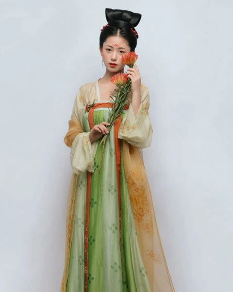 The Most Complete Guide to Washing Hanfu in Summer