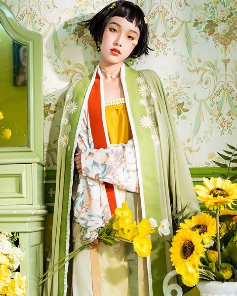 The Most Complete Guide to Washing Hanfu in Summer