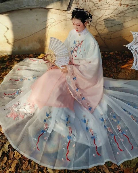 The Most Complete Guide to Washing Hanfu in Summer