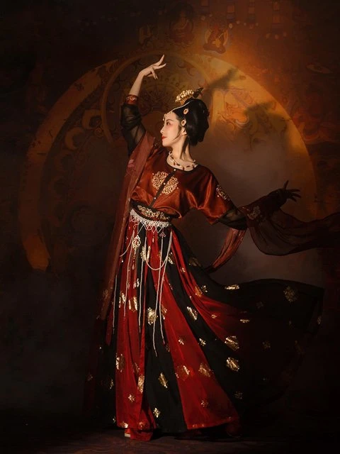 The Classic Color Scheme in Chinese Costume - Red & Black