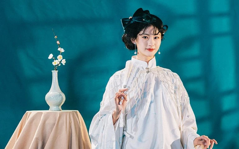 East Meets West - Hanfu Mix-Match Dressing Tips