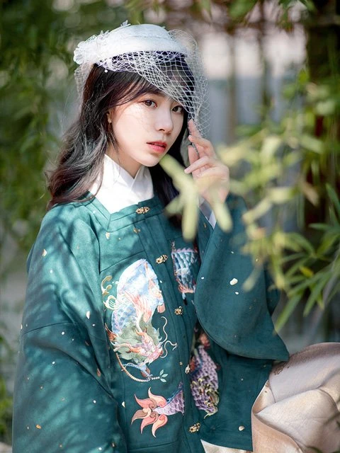 East Meets West - Hanfu Mix-Match Dressing Tips