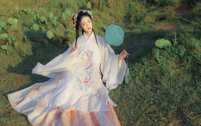 Four Sets of Hanfu Suits for Autumn - Elegant & Gorgeous