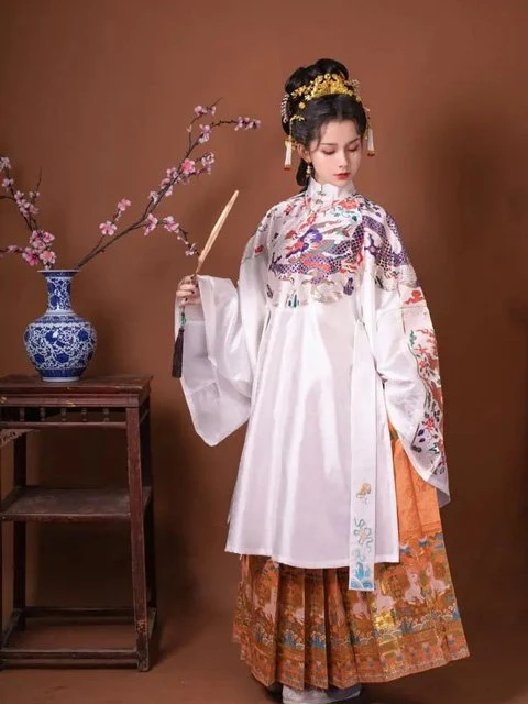 Four Sets of Hanfu Suits for Autumn - Elegant & Gorgeous