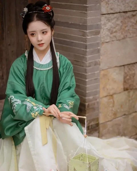 Four Sets of Hanfu Suits for Autumn - Elegant & Gorgeous