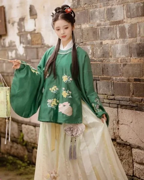 Four Sets of Hanfu Suits for Autumn - Elegant & Gorgeous
