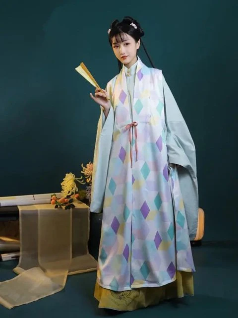 Four Sets of Hanfu Suits for Autumn - Elegant & Gorgeous