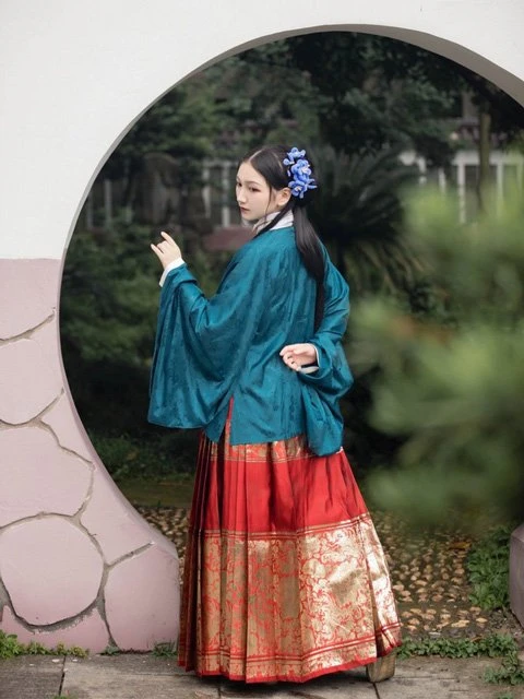 Four Sets of Hanfu Suits for Autumn - Elegant & Gorgeous