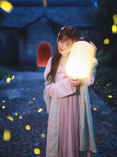 Perfect Combination of Hanfu Clothing & Beautiful Scenery