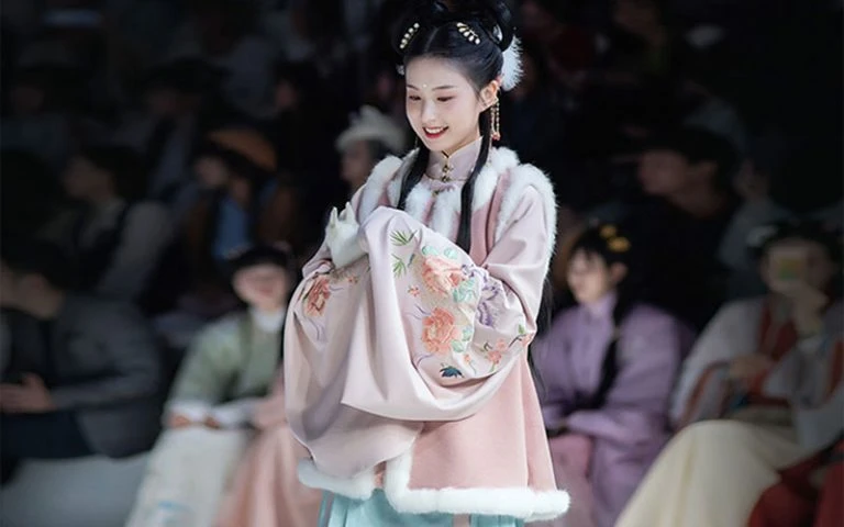 The Autumn Hanfu Style - Chinese Costume for the Female