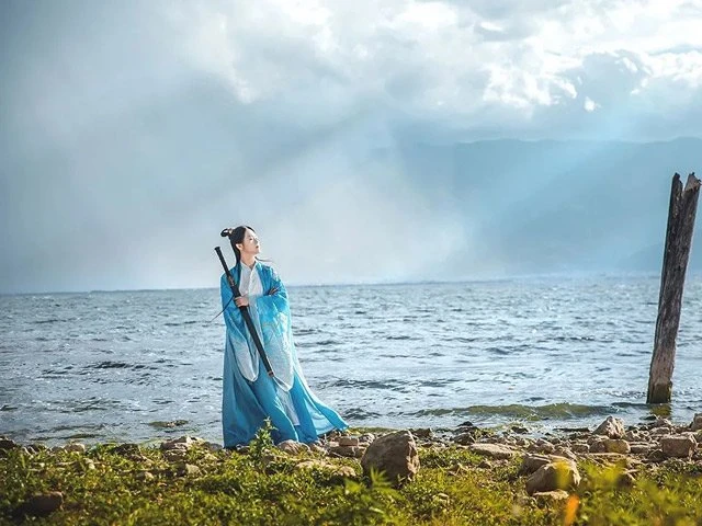 How Beautiful is Blue Hanfu in Traditional Chinese Hanfu